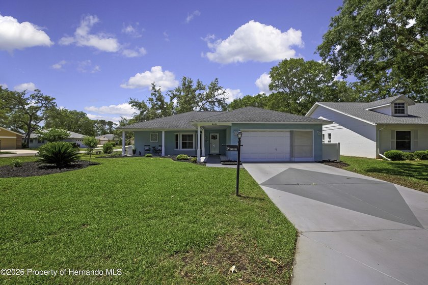 Beautifully updated 2 bedroom, 2 bath, 2 car garage home with - Beach Home for sale in Spring Hill, Florida on Beachhouse.com