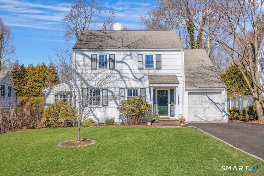 *ALL OFFERS IN BY 12PM MONDAY 3/16* Loved and cared for by the - Beach Home for sale in Darien, Connecticut on Beachhouse.com