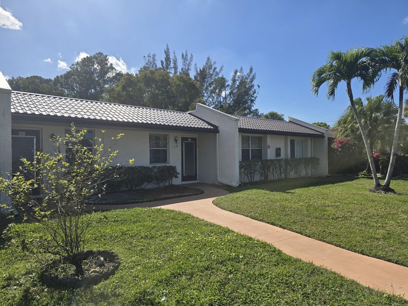 VILLA ON QUIET STREET, CONVERTIBLE FLOOR PLAN, WITH 2nd BEDROOM - Beach Home for sale in West Palm Beach, Florida on Beachhouse.com