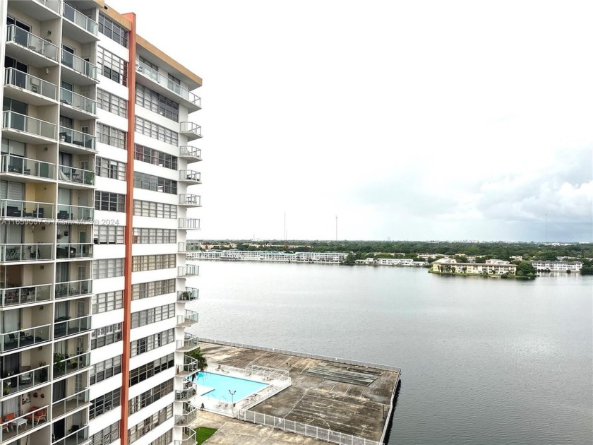 Gorgeous 2 bedroom, 2 full bath spacious corner condo in Miami - Beach Condo for sale in Miami, Florida on Beachhouse.com