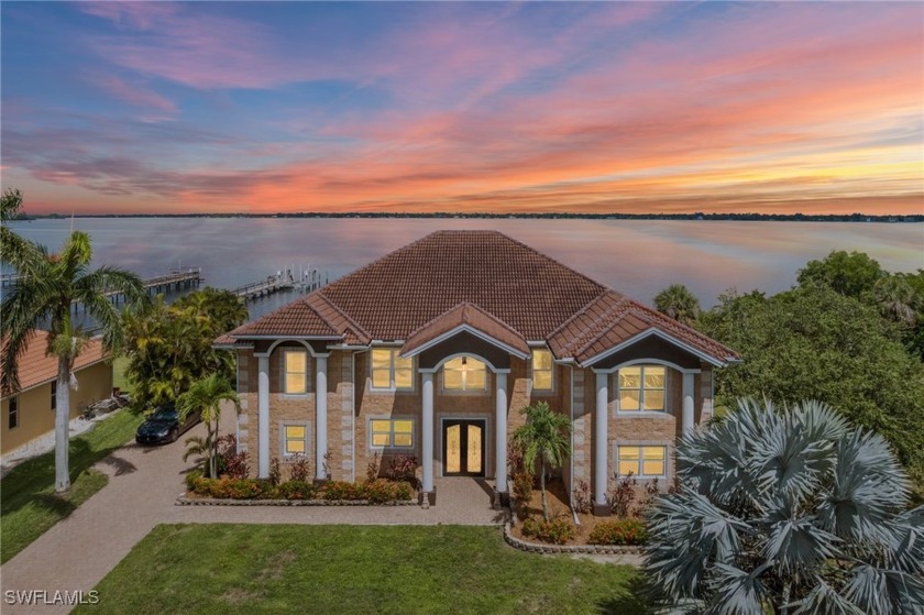 Riverfront Estate offering nearly 5,000 square feet of luxurious - Beach Home for sale in North Fort Myers, Florida on Beachhouse.com