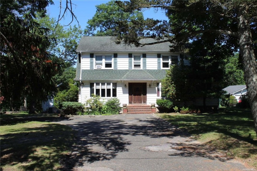 Charming Colonial Home for Sale in Patchogue.  Step into the - Beach Home for sale in Brookhaven, New York on Beachhouse.com