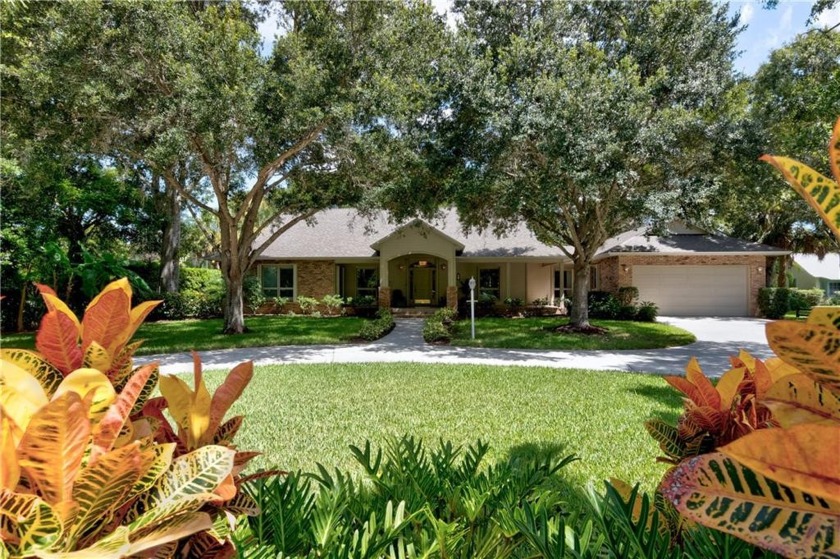 Drs Row beautifully updated 3bed/3bath + guest house - Beach Home for sale in Vero Beach, Florida on Beachhouse.com
