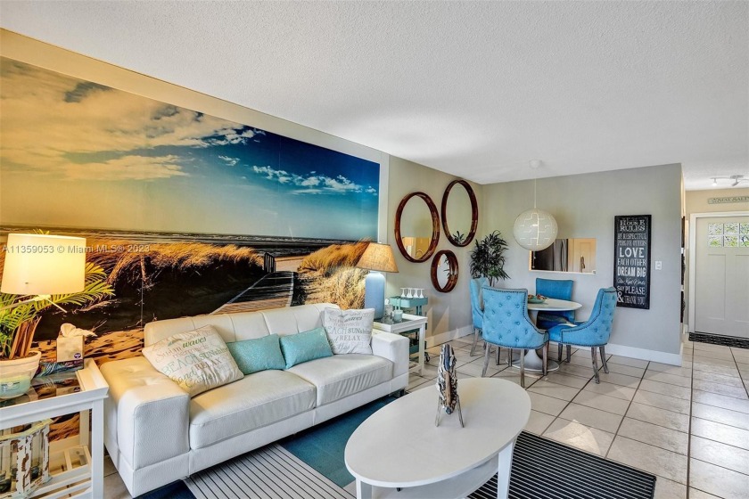 Beautiful 2 bedroom with Florida room overlooking the lake - Beach Condo for sale in Lauderdale Lakes, Florida on Beachhouse.com