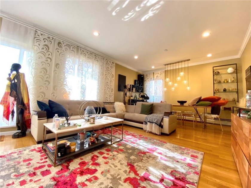 Are you in the market for a pristine, move-in ready home with an - Beach Condo for sale in Brooklyn, New York on Beachhouse.com