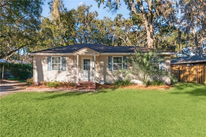 57 Maxwell is a classic 1940s island cottage nestled in the - Beach Home for sale in Saint Simons, Georgia on Beachhouse.com