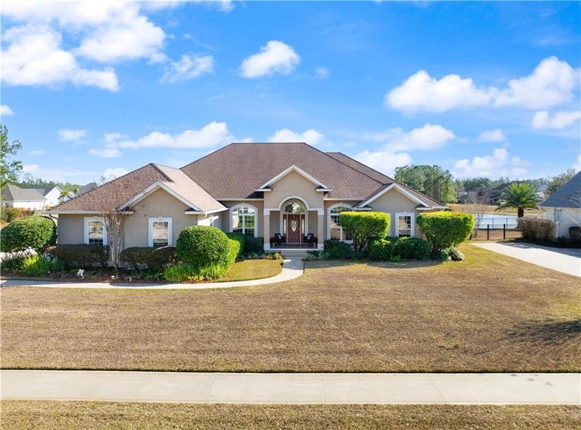 A truly well-cared-for home, 423 Belmont Circle offers a warm - Beach Home for sale in Brunswick, Georgia on Beachhouse.com