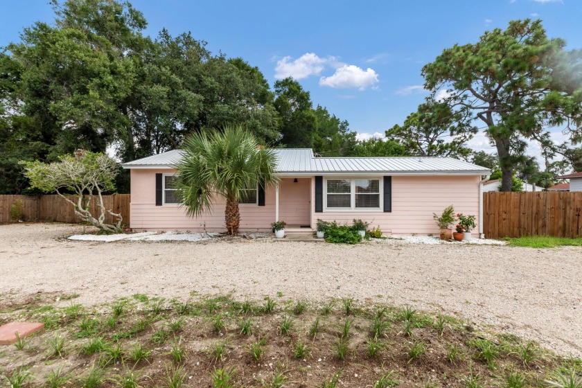 This adorable 1150 sq ft, 3 bedroom 2 bath home has been - Beach Home for sale in Fort Walton Beach, Florida on Beachhouse.com