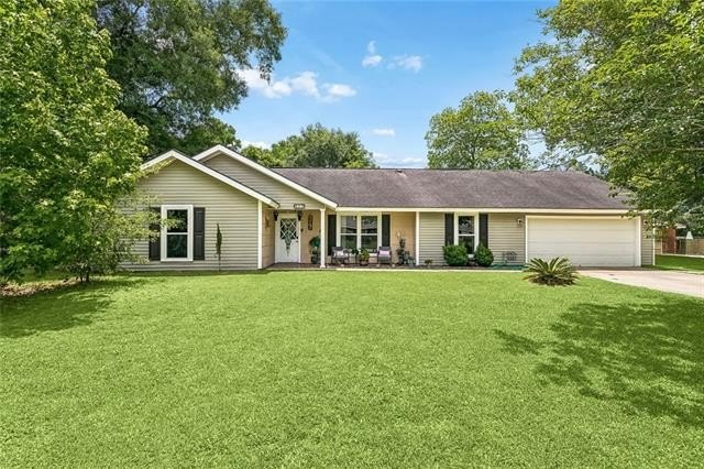 Charming home in Old Mandeville awaits new owner! Fantastic - Beach Home for sale in Mandeville, Louisiana on Beachhouse.com