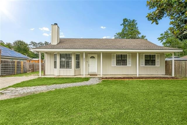 Move-in ready 3 bedroom, 1 bath home in a superb Slidell - Beach Home for sale in Slidell, Louisiana on Beachhouse.com