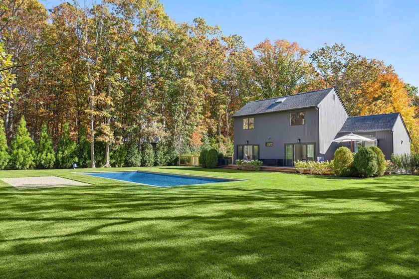 Move right in to &quot;The Modern Bungalow,&quot; a freshly - Beach Home for sale in Sag Harbor, New York on Beachhouse.com