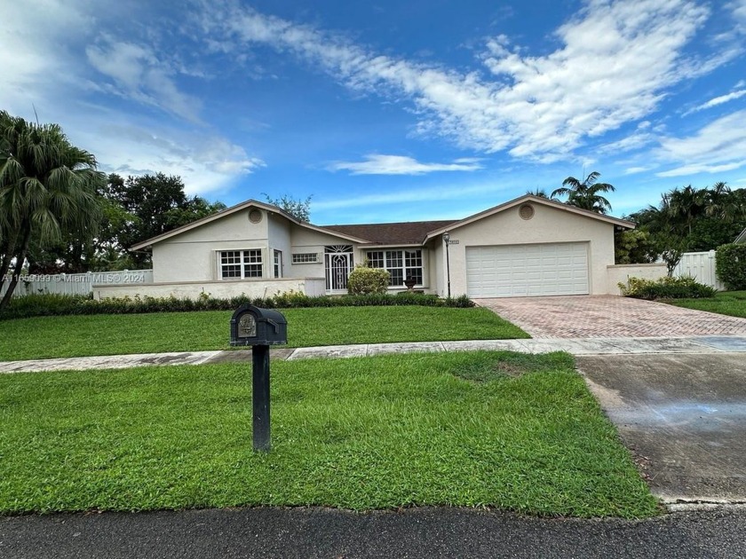 Beautiful, spacious home in desirable Rock Creek Community - Beach Home for sale in Cooper City, Florida on Beachhouse.com