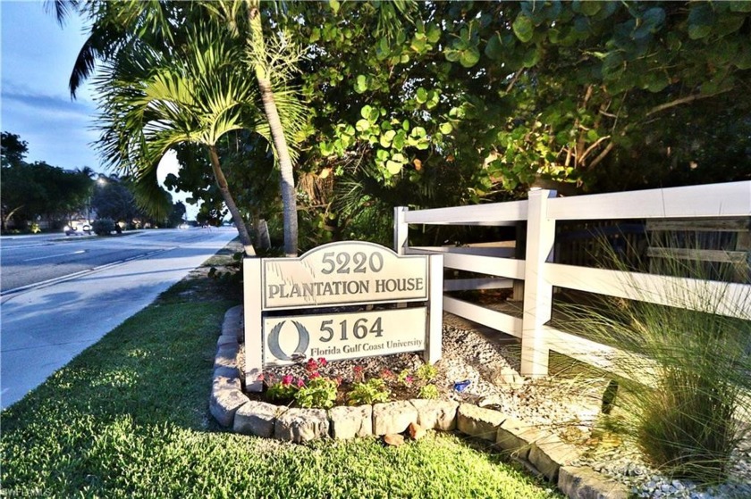 Discover a secret in paradise. This two-bedroom, one bath is - Beach Home for sale in Bonita Springs, Florida on Beachhouse.com