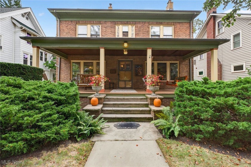 Enjoy Lake Erie breezes at 1077 Erie Cliff Dr., situated 4 homes - Beach Home for sale in Lakewood, Ohio on Beachhouse.com