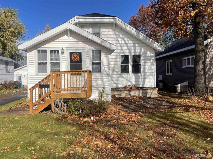 Cozy, well-maintained 2-bedroom, 1-bathroom home with an open - Beach Home for sale in Ironwood, Michigan on Beachhouse.com