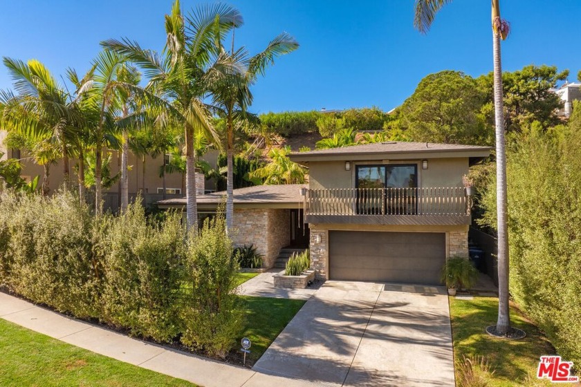 Welcome to 3437 Cloudcroft Drive, a contemporary gem set in the - Beach Home for sale in Malibu, California on Beachhouse.com