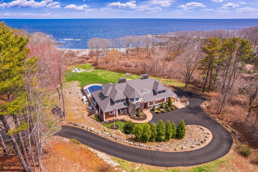 *Pint Cove Cottage* Offering an elegant lifestyle without - Beach Home for sale in York, Maine on Beachhouse.com