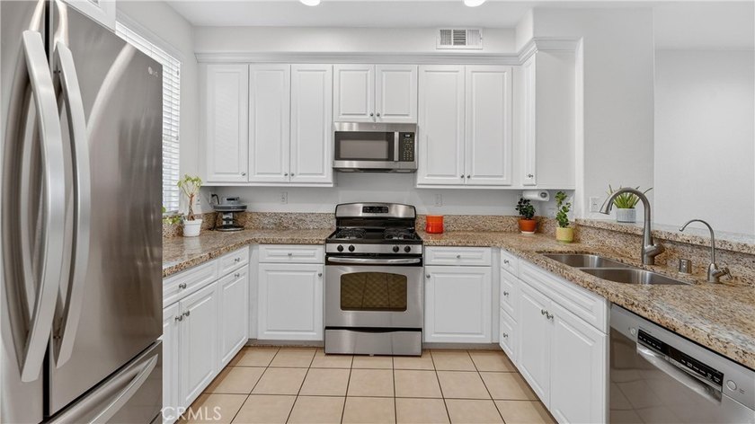 2 BEDS + BONUS ROOM | POOL VIEWS | ATTACHED GARAGE | This - Beach Condo for sale in Mission Viejo, California on Beachhouse.com