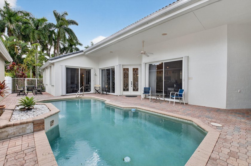 Enjoy peace of mind with a NEW Roof in this terrific pool-home - Beach Home for sale in Boynton Beach, Florida on Beachhouse.com