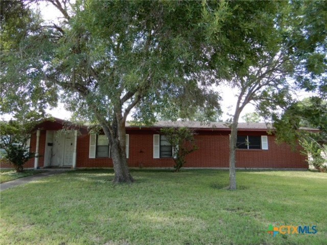 ALL BRICK 3/2/2 HOME ON A CORNER LOT IN PORT LAVACA, ALL TILE - Beach Home for sale in Port Lavaca, Texas on Beachhouse.com