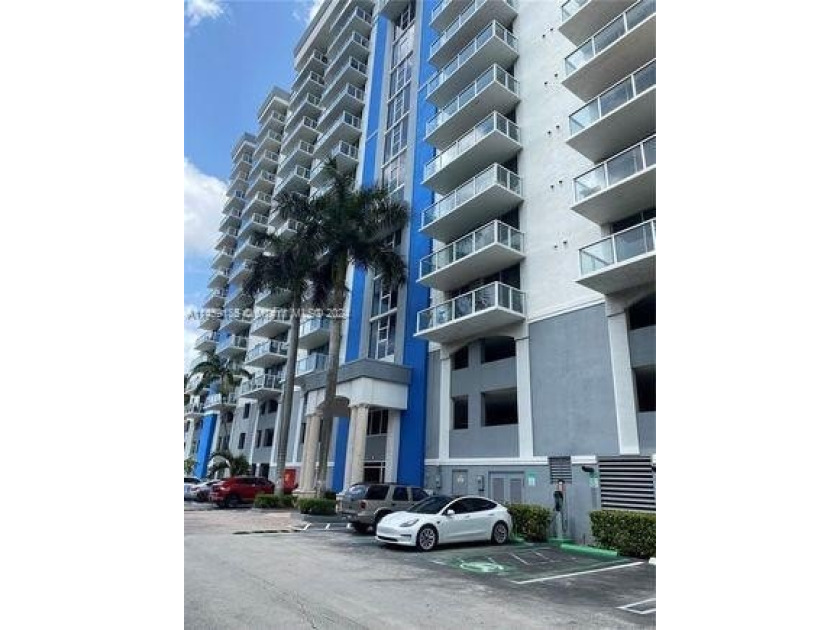 Beautiful and spacious blue lagoon high-rise condo on the 9th - Beach Condo for sale in Miami, Florida on Beachhouse.com