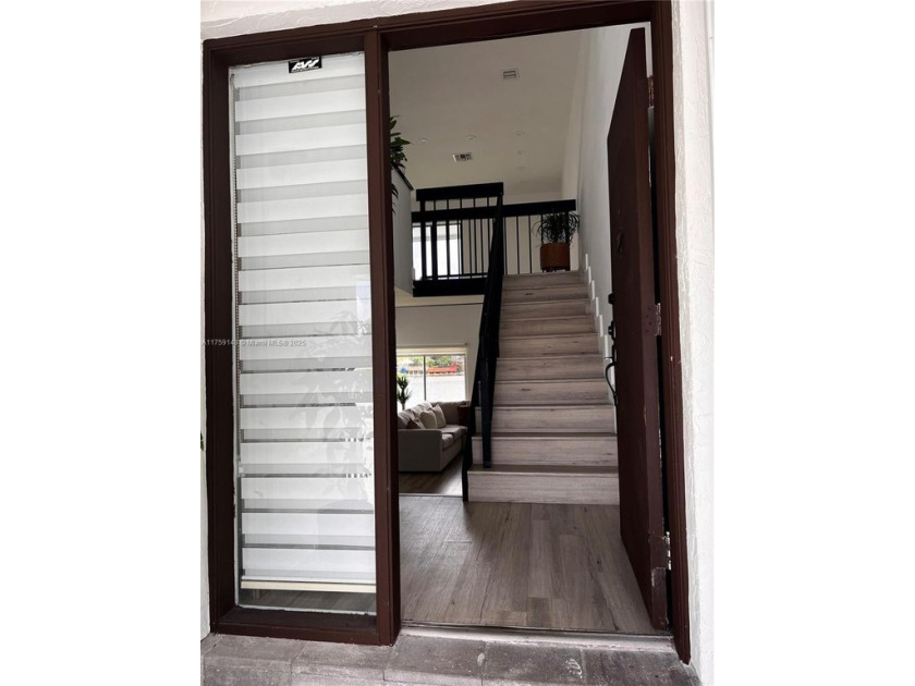 Welcome to beautiful and remodeled 3/2.5 townhome in Villa - Beach Condo for sale in Miami, Florida on Beachhouse.com