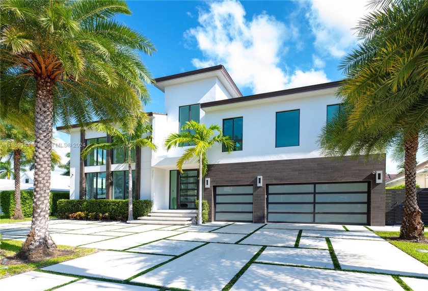 New luxury home on The Landings features timeless architectural - Beach Home for sale in Fort Lauderdale, Florida on Beachhouse.com