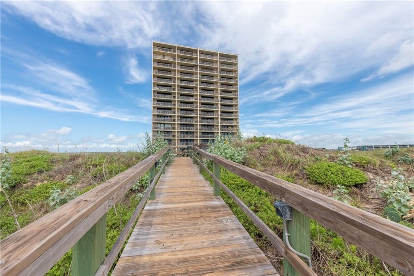 This beautifully positioned 3-bedroom, 2-bath corner condo - Beach Condo for sale in Port Aransas, Texas on Beachhouse.com