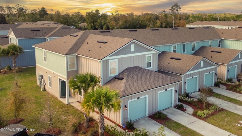 This end-unit townhome in North Jacksonville offers the perfect - Beach Townhome/Townhouse for sale in Jacksonville, Florida on Beachhouse.com