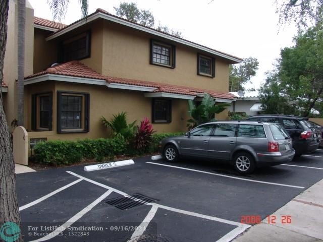 Rarely available eastside townhouse in Capistrano. 2 bed, 2 1/2 - Beach Condo for sale in Fort Lauderdale, Florida on Beachhouse.com