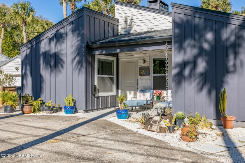 Welcome to your dream beachside oasis! This beautifully updated - Beach Home for sale in Atlantic Beach, Florida on Beachhouse.com