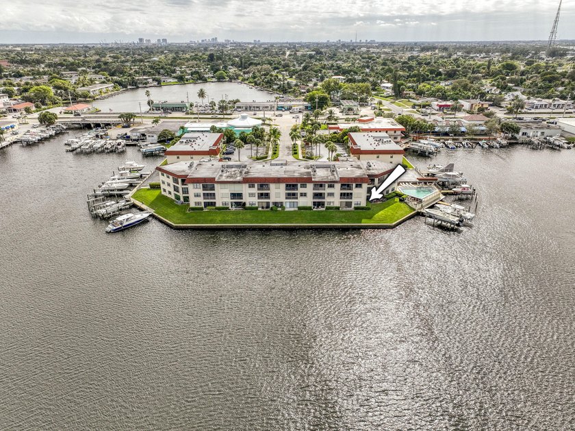 Wake up to panoramic Intracoastal views in this beautifully - Beach Condo for sale in North Palm Beach, Florida on Beachhouse.com