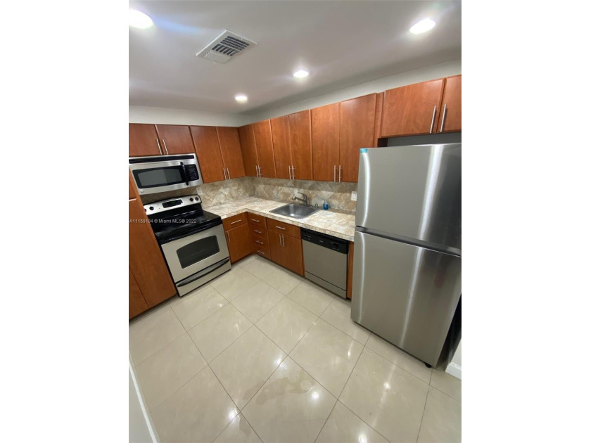 Beautiful 1 Bedroom and 1.5 Bath located in Ocean North of the - Beach Condo for sale in Hallandale Beach, Florida on Beachhouse.com