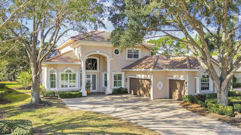 Welcome to 10109 Spyglass Lane, perfectly positioned on the 11th - Beach Home for sale in Port Saint Lucie, Florida on Beachhouse.com