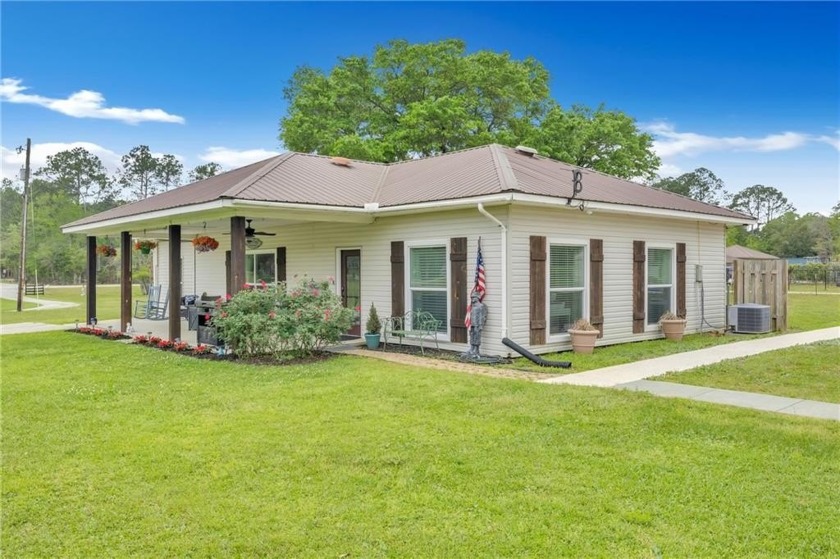 VRM*** $529,000 to $549,000 *** One-of-a-Kind Country Oasis with - Beach Home for sale in Theodore, Alabama on Beachhouse.com