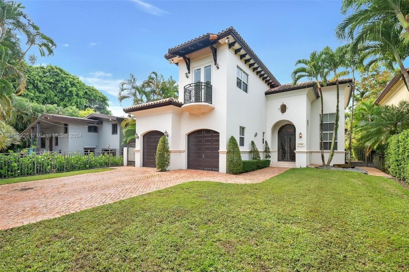 Delightful 4bdrm/3bath 2004-built, canal front, gated home - Beach Home for sale in Miami, Florida on Beachhouse.com