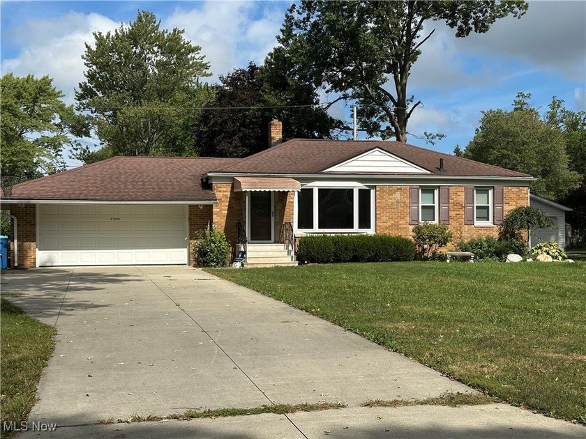 Conveniently located Avon brick ranch with full block basement - Beach Home for sale in Avon, Ohio on Beachhouse.com