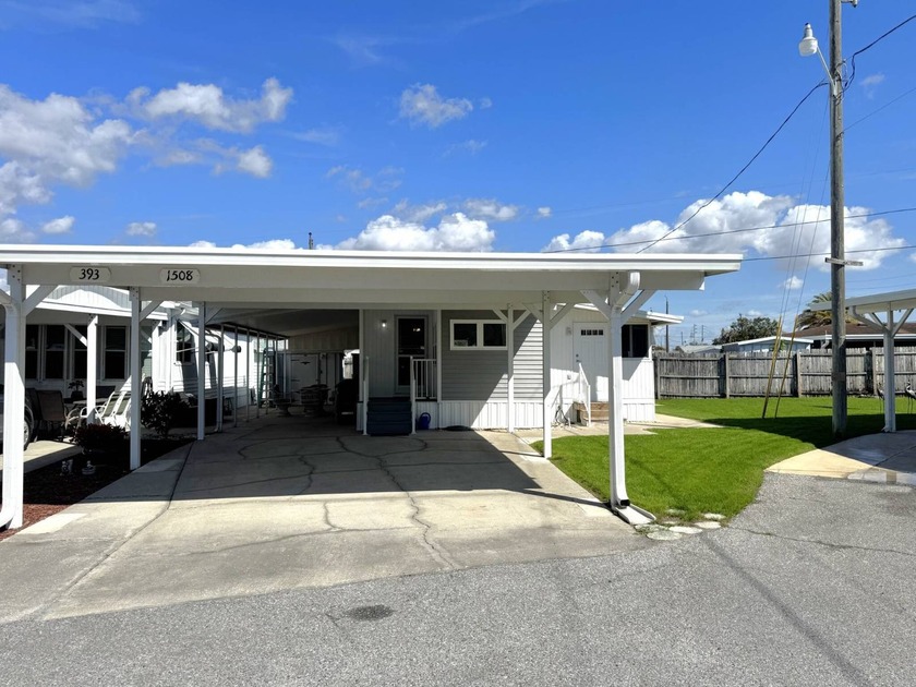 This completely updated 2-bedroom, 1.5-bath, fully furnished - Beach Home for sale in Holiday, Florida on Beachhouse.com