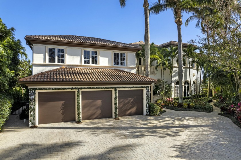 Indulge in the finest deep water dockage, capable of - Beach Home for sale in North Palm Beach, Florida on Beachhouse.com