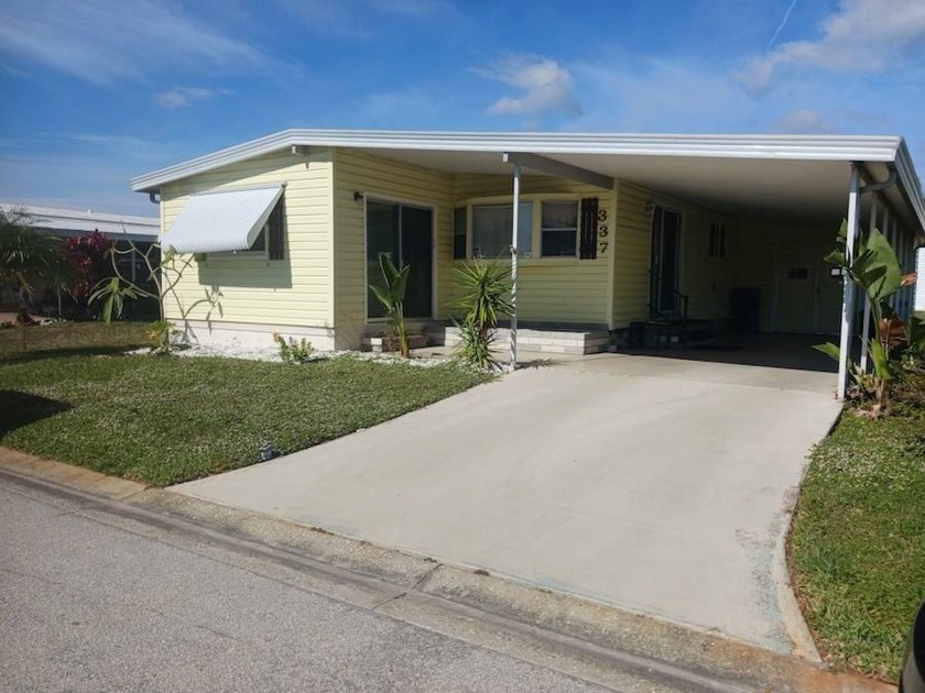 A lovely double wide (24x36) manufactured home located in Colony - Beach Home for sale in Ellenton, Florida on Beachhouse.com