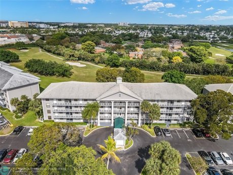 Love where you live! This spacious 2/2 condo with convertible - Beach Condo for sale in Davie, Florida on Beachhouse.com