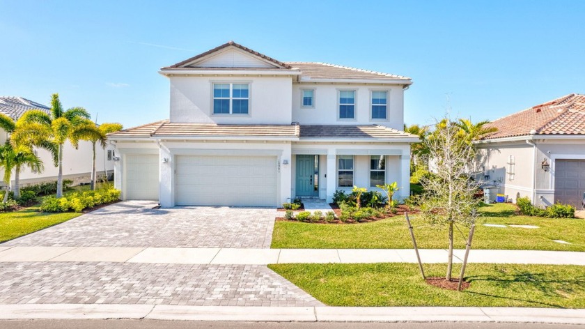 Step into luxury with this stunning Whitestone model from the - Beach Home for sale in Palm Beach Gardens, Florida on Beachhouse.com
