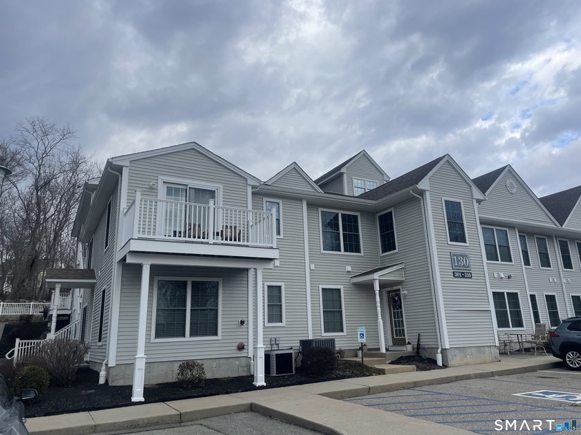 Stunning 2 bedroom, 2 full bathroom 1st floor end unit with open - Beach Condo for sale in Groton, Connecticut on Beachhouse.com