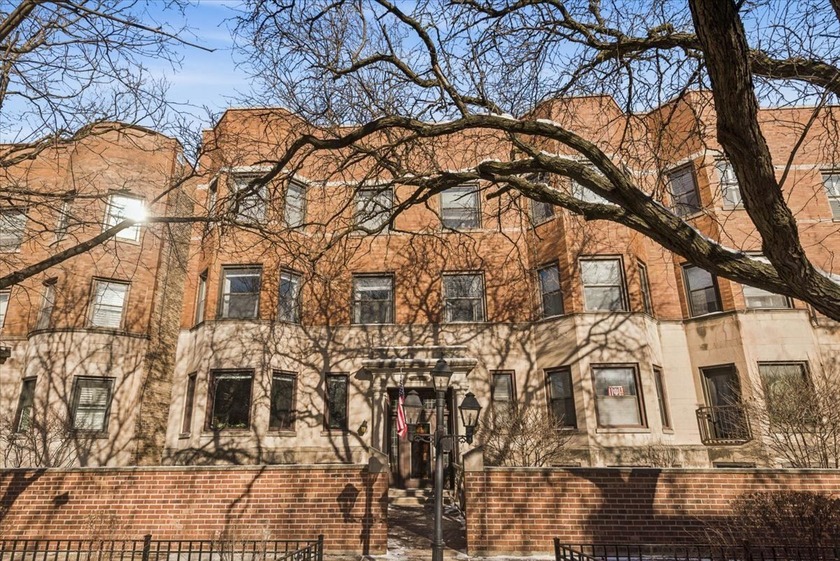 Charming and bright 3 bedroom, 1.5 bath home near the heart of - Beach Condo for sale in Chicago, Illinois on Beachhouse.com