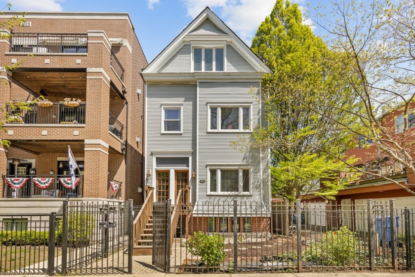 Prime Investment Opportunity! Nestled in the heart of - Beach Home for sale in Chicago, Illinois on Beachhouse.com