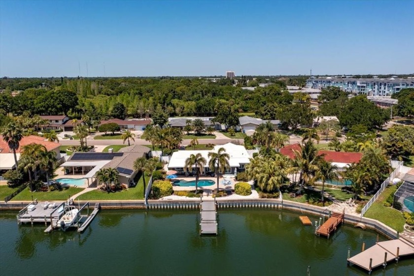 Searching for that perfect move-in ready home in an enviable - Beach Home for sale in St. Petersburg, Florida on Beachhouse.com
