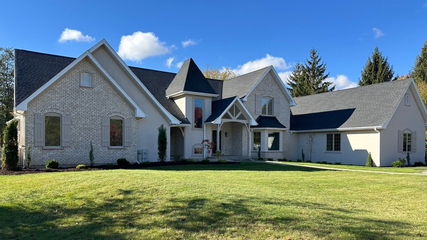 Set on nearly two private acres in one of Lake Forest's most - Beach Home for sale in Lake Forest, Illinois on Beachhouse.com