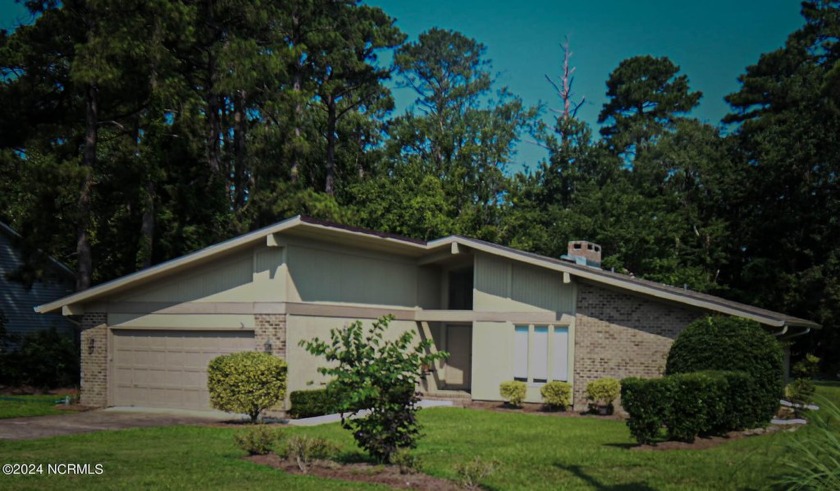 No flood insurance required (Zone X) on this charming two - Beach Home for sale in New Bern, North Carolina on Beachhouse.com