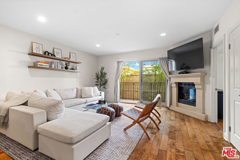 Experience the effortless luxury of living in Playa del Rey with - Beach Condo for sale in Playa Del Rey, California on Beachhouse.com