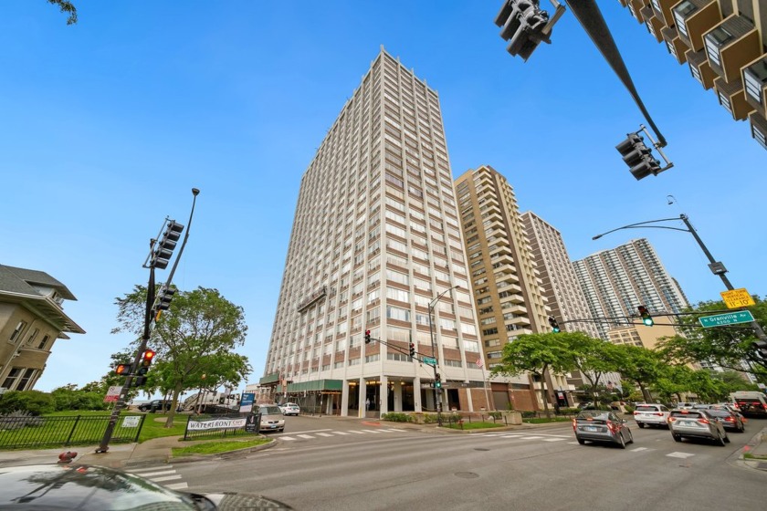 Welcome to Unit 1106 in the Granville Beach Condominiums.  A - Beach Home for sale in Chicago, Illinois on Beachhouse.com